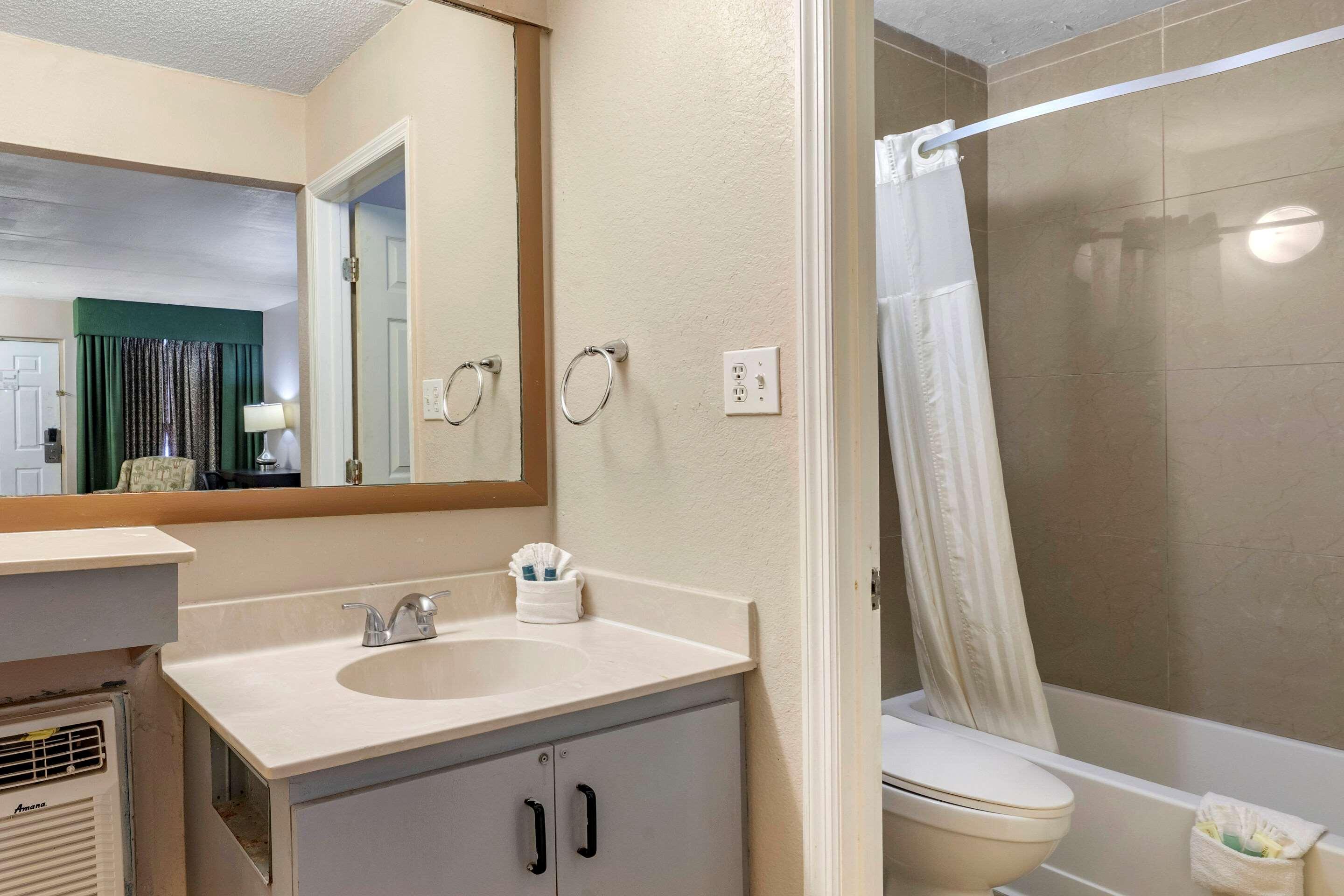Rodeway Inn Clearwater-Dunedin Zewnętrze zdjęcie